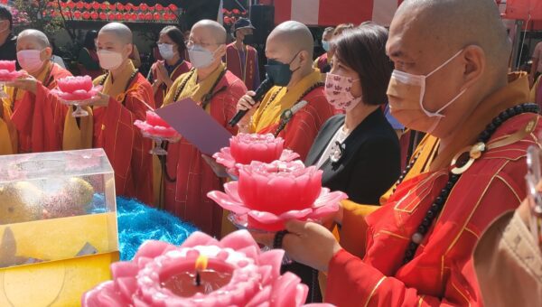 屏東縣佛教會「以愛為名．迎春祈福」　捐百萬賑濟土、敘難民