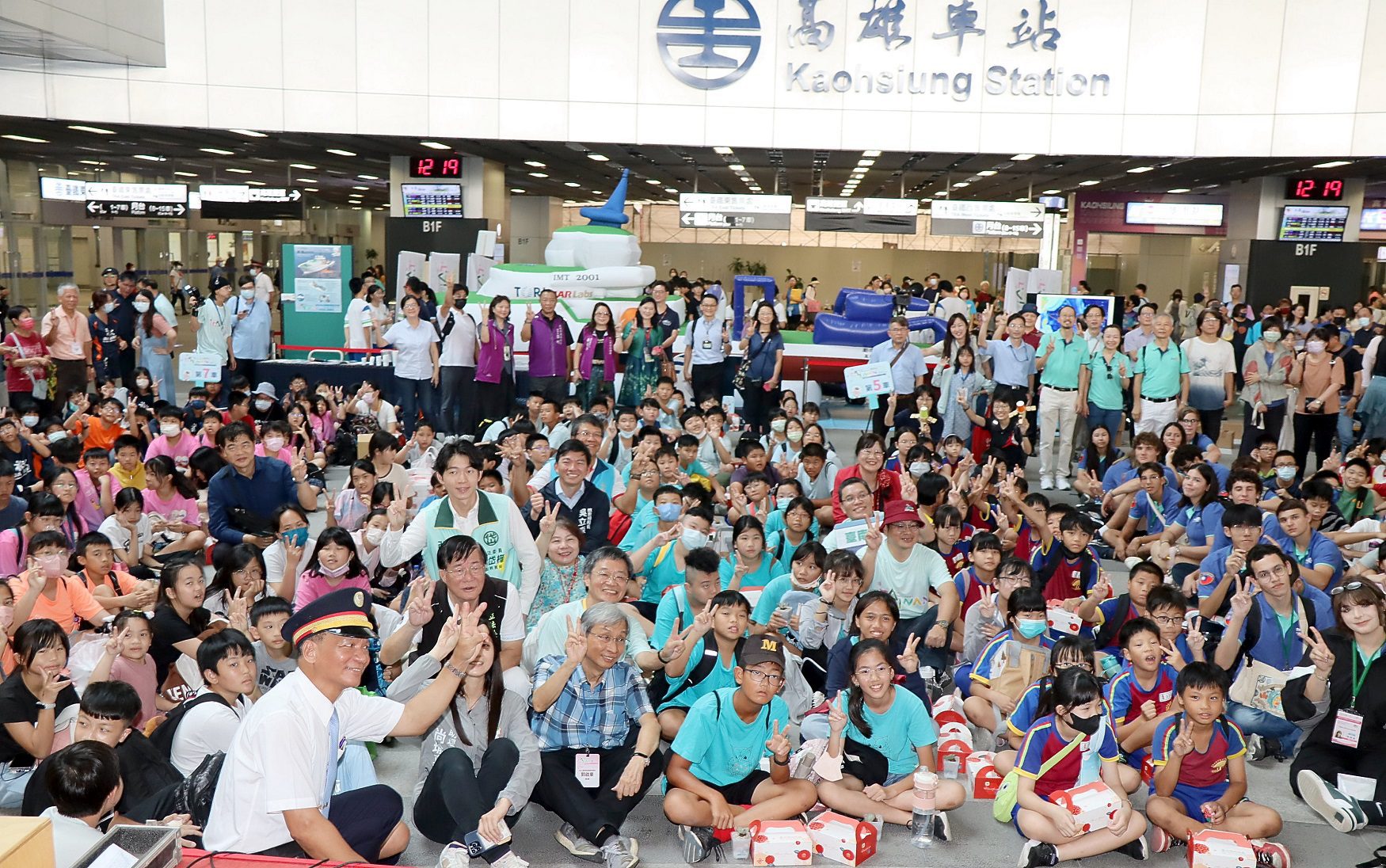 2024臺灣科普環島列車啟動   高雄中小學生體驗科學饗宴