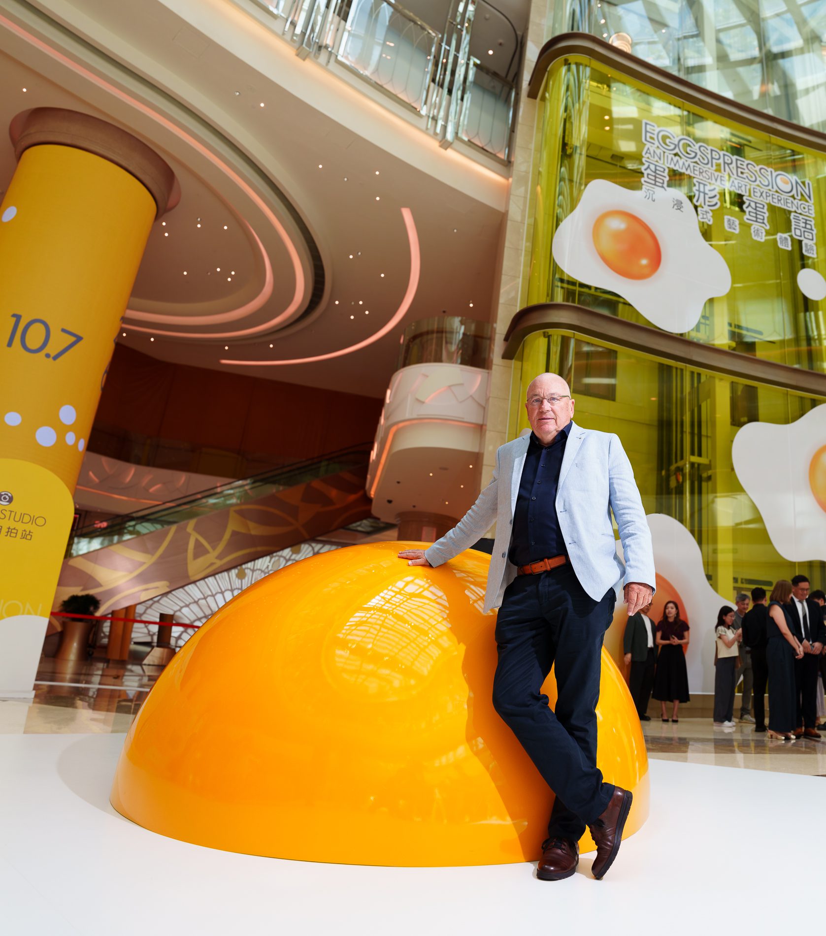 荷蘭當代著名藝術家亨克·霍夫斯特拉由他創作的《太陽蛋從天而降》首次於室內大型展出，希望引起大家對全球氣候變暖的關注。