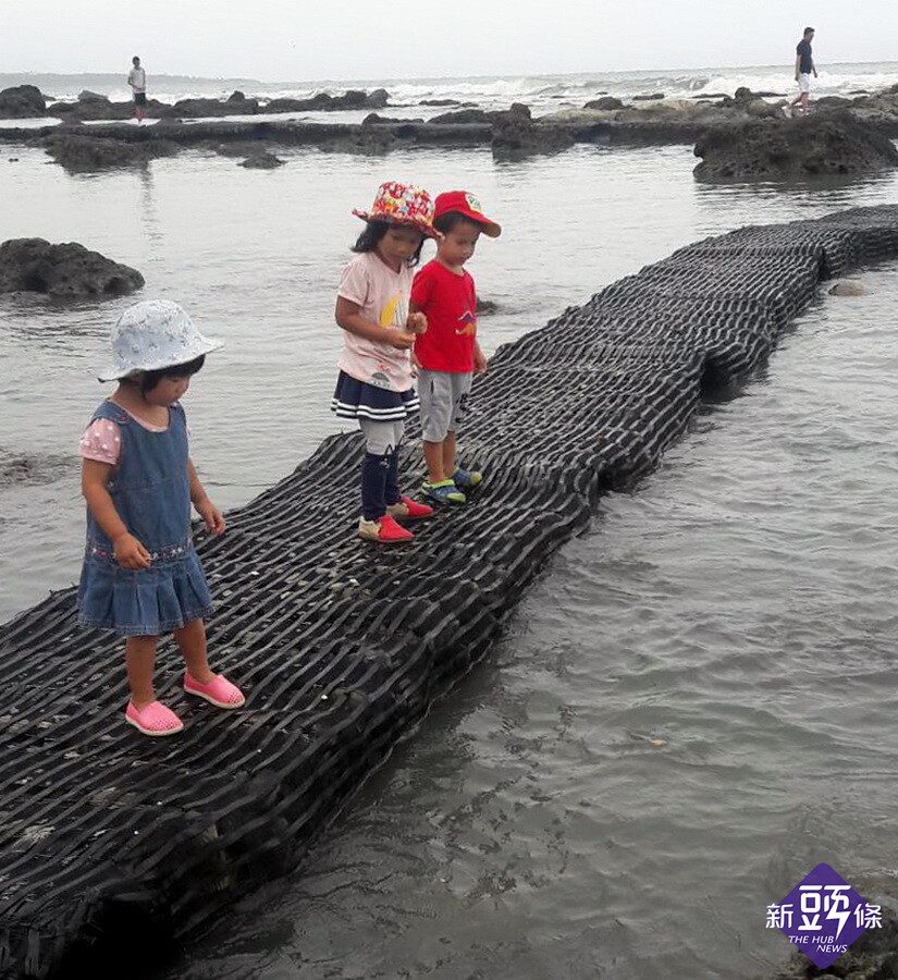 後山小調～富山海岸不能餵魚和魚群互動了