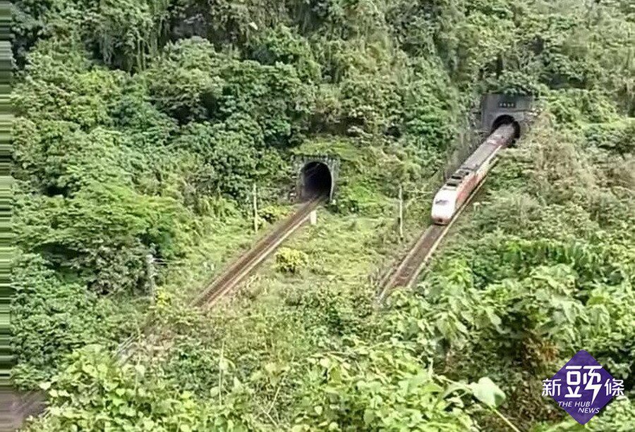 後山小調∕捕捉火車過山洞的那一瞬間