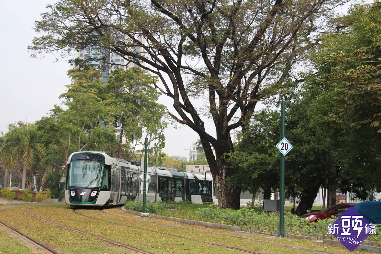 高雄輕軌安裝智慧路口防撞警示　運行安全更加提升