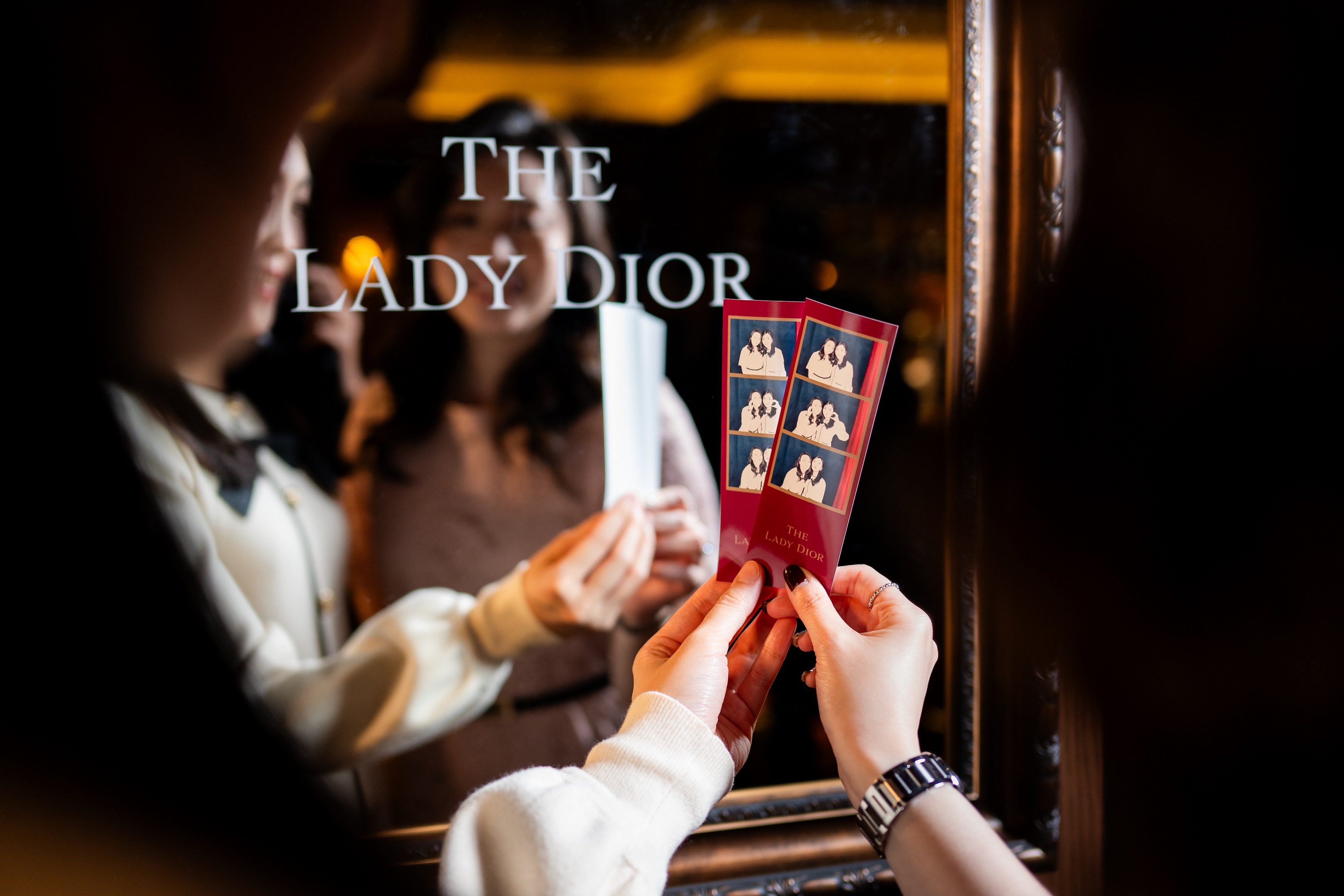 「The Lady Dior Pub」為賓客帶來連串驚喜，包括主題即影即有照相體驗。