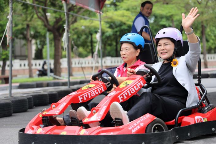 場外跑跑卡丁車小型賽道，張縣長邀請民眾大玩雲林電競派對