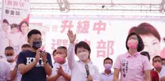 台中市長盧秀燕17日上午出席台中市第四選區市議員候選人邱愛珊聯合競選總部成立大會，這也是秀燕市長首座議員聯合競選總部成立。（圖/盧秀燕競選總部）