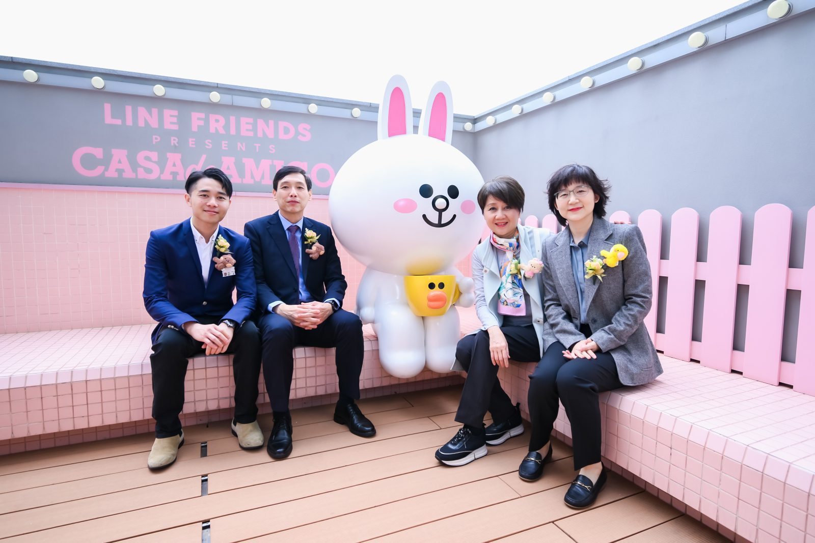 三、一眾嘉賓參觀「LINE FRIENDS PRESENTS CASA DE AMIGO」的特色主題房間，感受其獨特溫馨又可愛的住宿及旅遊體驗