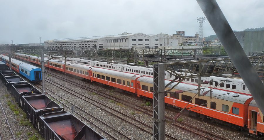 康芮風雨增強　臺鐵再度調整列車行駛措施因應