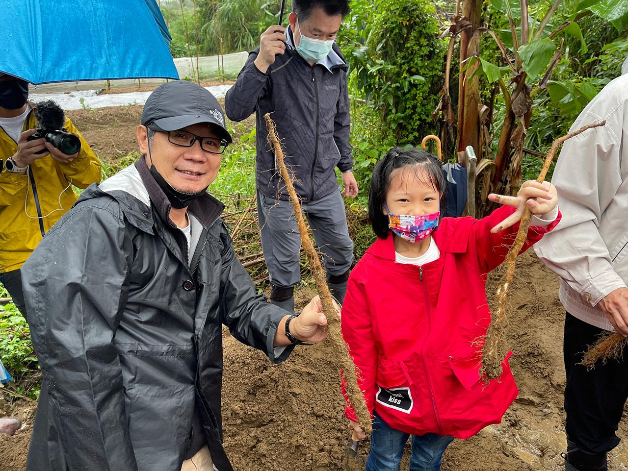 挖山藥品嘗熱騰山藥排骨湯　貢寮山藥體驗祭嘗鮮趁現在